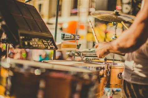 Do Drummers Use Sheet Music? An Insight into the Art of Drumming